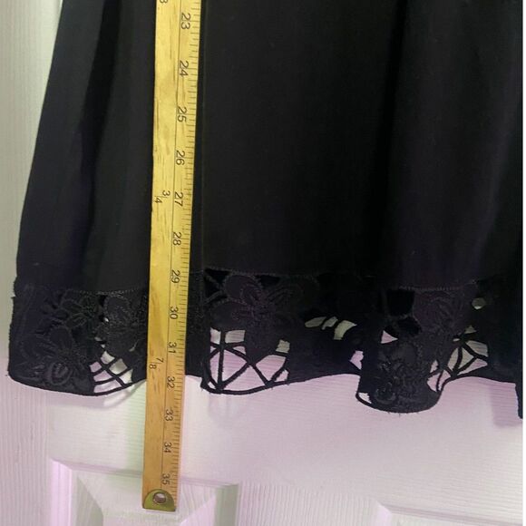 BCBGMaxAzria Tunic Dress Women's Large Black Mini Shift Puff Sleeve Lace Detail - Picture 8 of 9